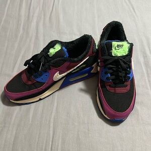 Women’s Nike Air Max 90